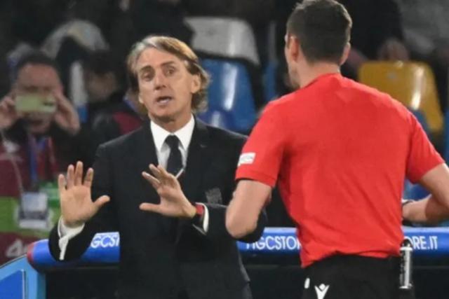 石油杯-曼奇尼解释辞职原因，炮轰意大利足协主席