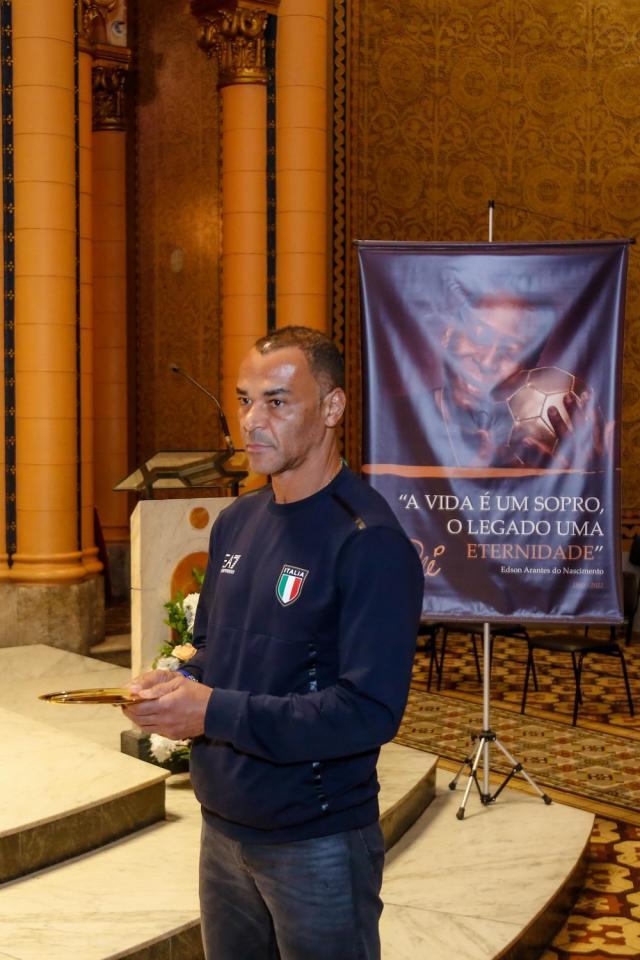 无畏契约石油杯-没赶上贝利遗体告别却送别迪纳米特 为卡福点赞！