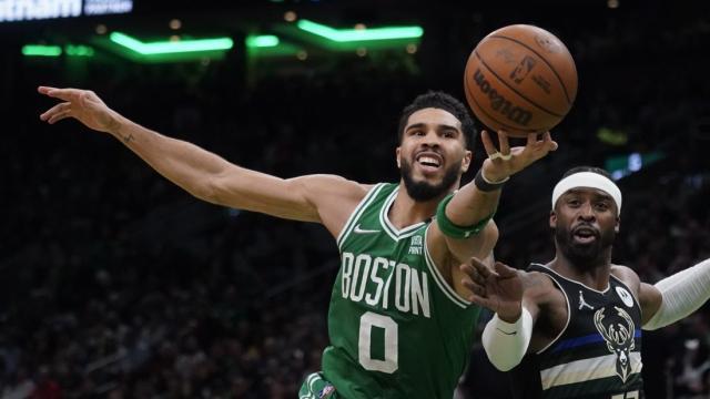 石油杯赛程-雄鹿后场有两把“大锁” 五年前他们便接近联手